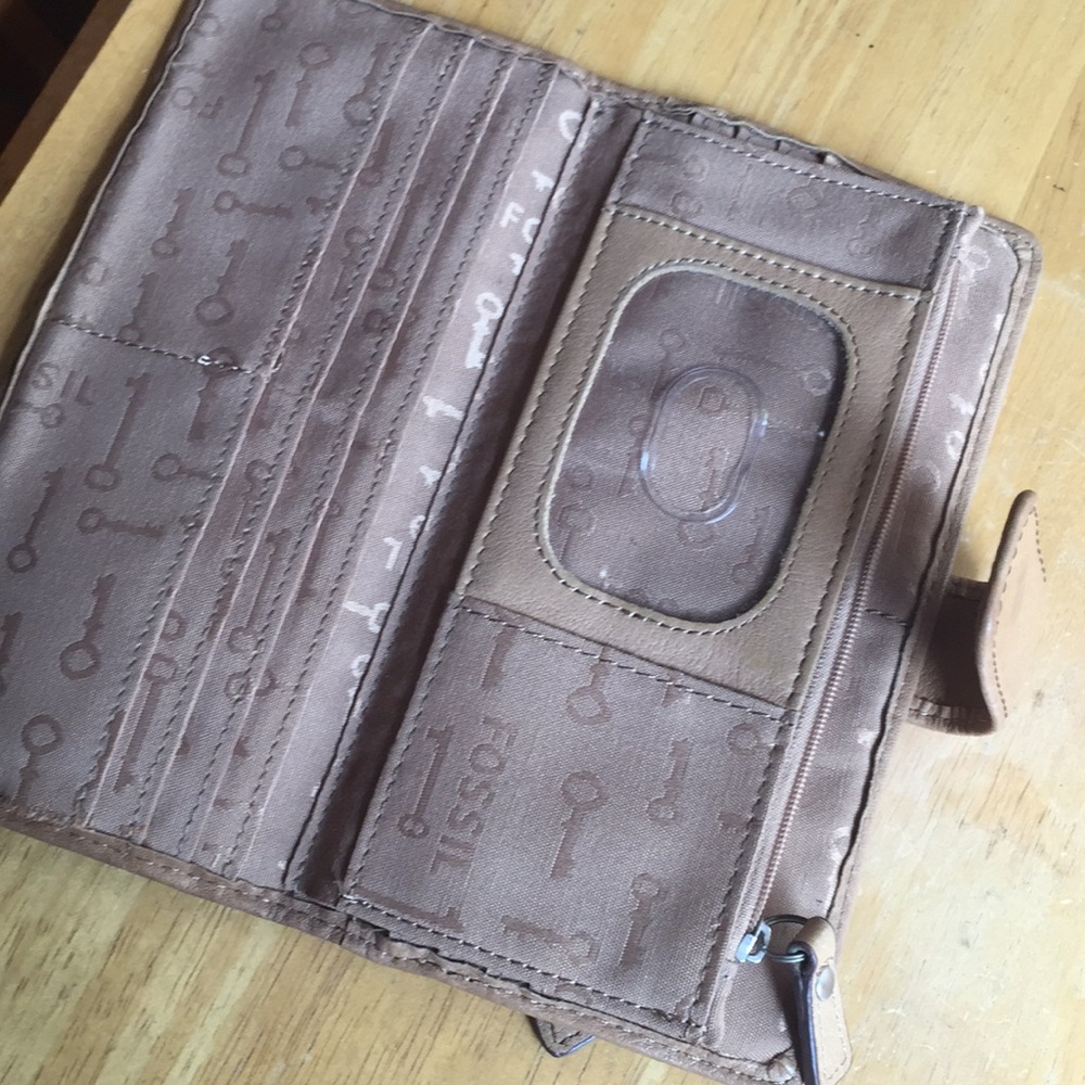 Fossil Wallet In Good Condition - image 3